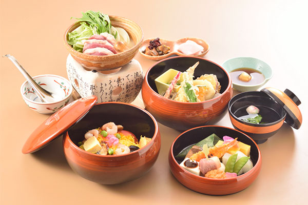 京料理 盛り込み膳 豆乳寄せ鍋　琳
